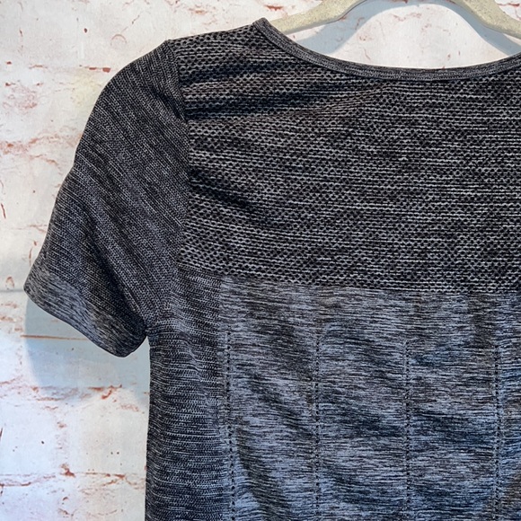 Fabletics fitted workout top Large short sleeve stretch crew neck heathered grey - Picture 5 of 7